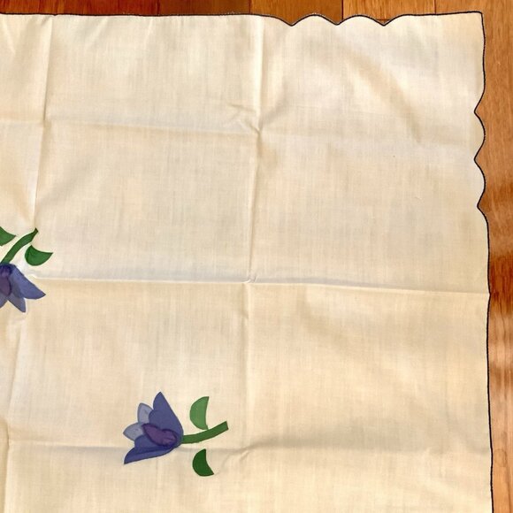 Appliquéd Pansy Flowers Blue On White Square Tablecloth 33.5”x34” Rolled Hem - Picture 5 of 11